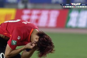 冰火两重天！戴曜城扑出绝命点球后怒吼，罚失的李贤成墩地掩面